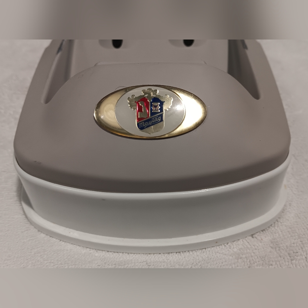 Maytag Cordless Steam Iron Cuff Press ML17500AAW 120 V 60HZ 1440W Tested Works - Picture 7 of 16